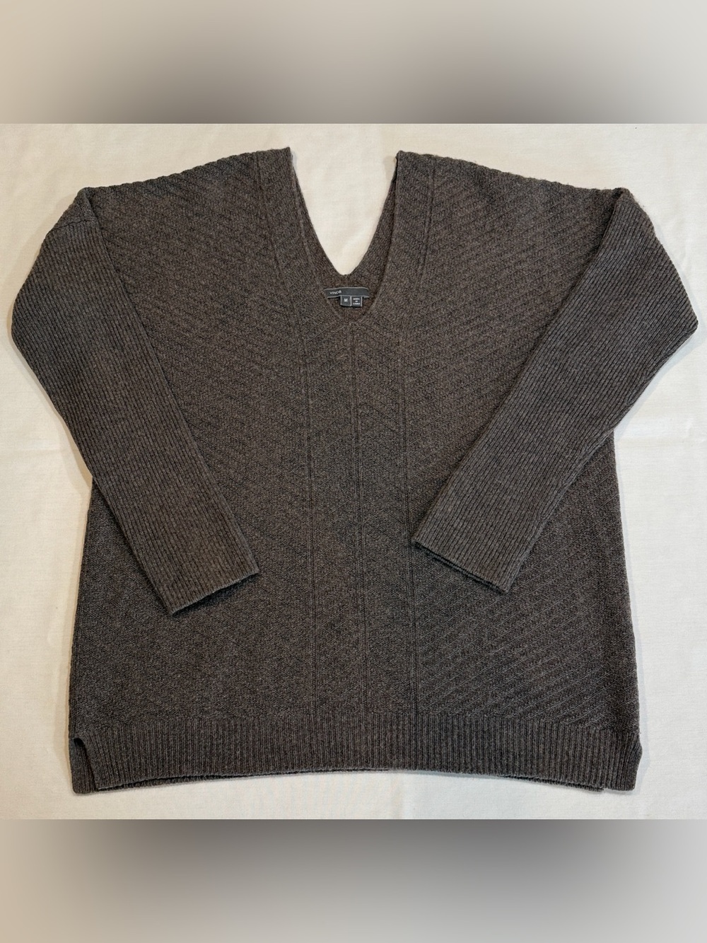 VINCE Wool & Cashmere V-Neck Sweater Taupe Brown Slit Hem Size Medium- EUC